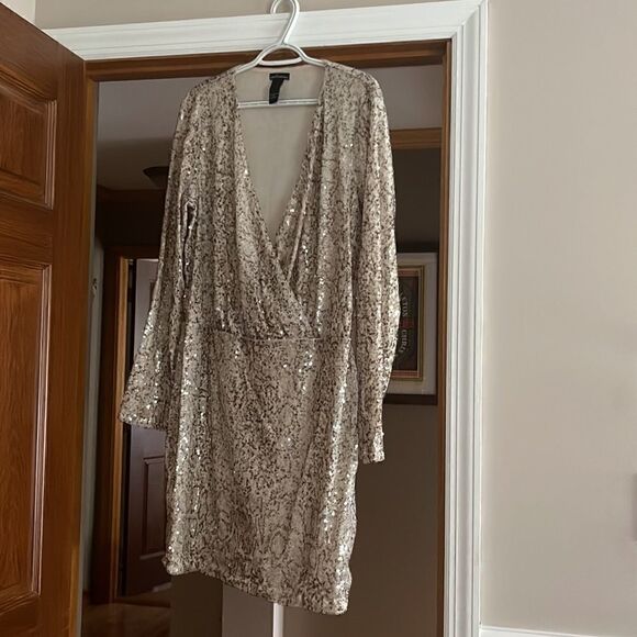 Shimmering Sequined Dress - NEVER WORN! - Picture 4 of 7